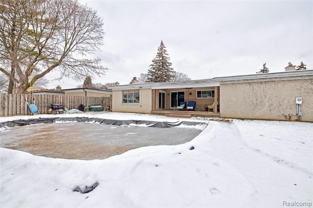 8704 Edna Drive, Warren, MI 48093