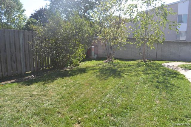 8704 Edna Drive, Warren, MI 48093