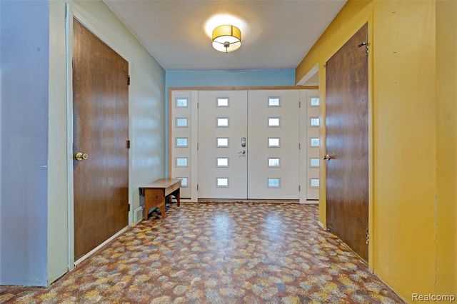 8704 Edna Drive, Warren, MI 48093