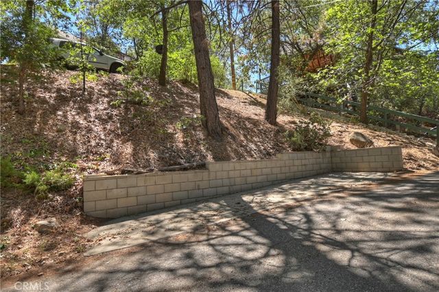1468 GOLDEN RULE LN, Lake Arrowhead, CA 92352