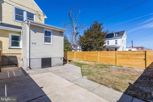 219 N WYCOMBE AVE, Lansdowne, PA 19050