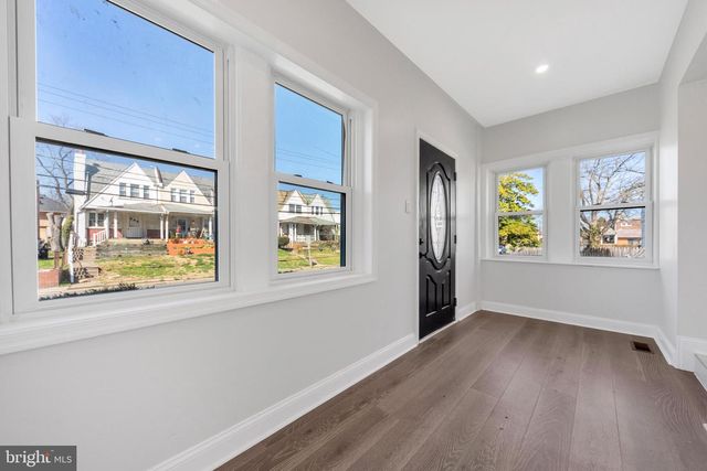 219 N WYCOMBE AVE, Lansdowne, PA 19050