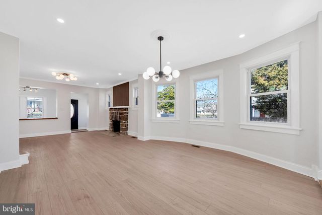 219 N WYCOMBE AVE, Lansdowne, PA 19050