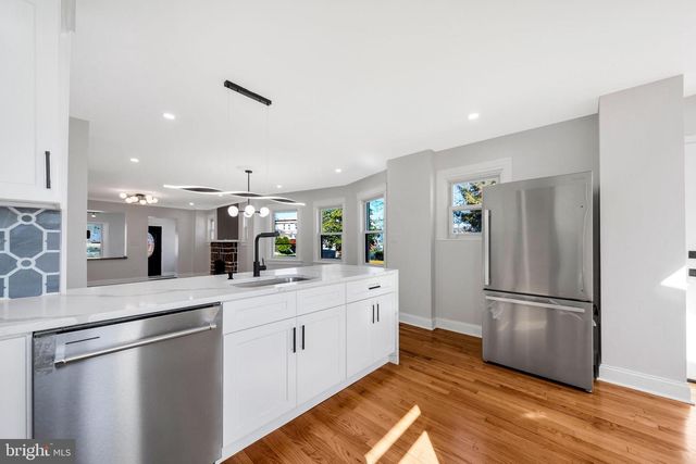 219 N WYCOMBE AVE, Lansdowne, PA 19050