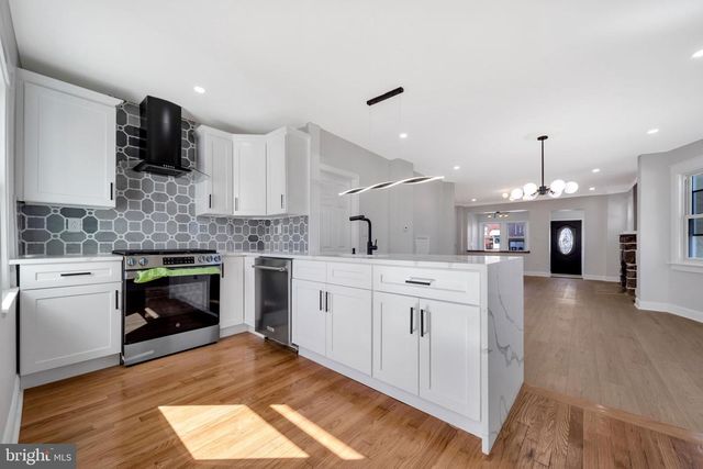 219 N WYCOMBE AVE, Lansdowne, PA 19050