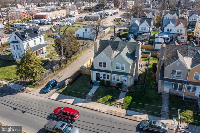 219 N WYCOMBE AVE, Lansdowne, PA 19050