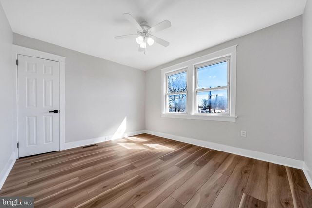 219 N WYCOMBE AVE, Lansdowne, PA 19050