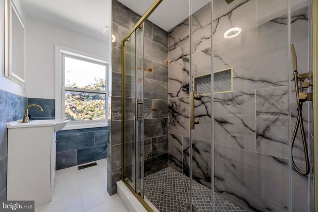 219 N WYCOMBE AVE, Lansdowne, PA 19050