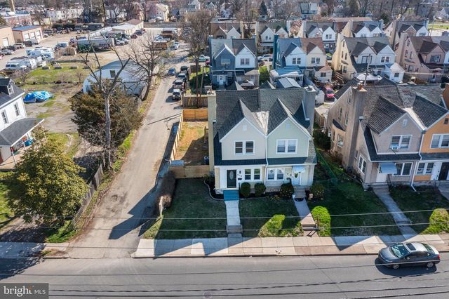 219 N WYCOMBE AVE, Lansdowne, PA 19050