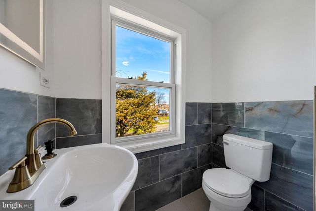 219 N WYCOMBE AVE, Lansdowne, PA 19050