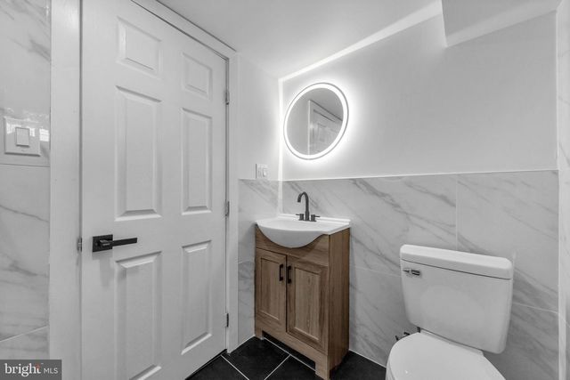 219 N WYCOMBE AVE, Lansdowne, PA 19050