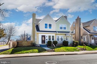 219 N WYCOMBE AVE, Lansdowne, PA 19050