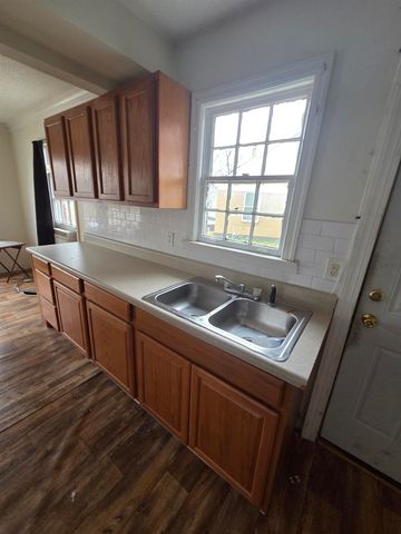 1372 N LEXINGTON CIR, Memphis, TN 38107