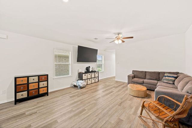822 Ramble Road, Lavon, TX 75166