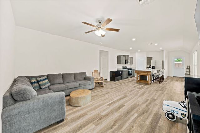 822 Ramble Road, Lavon, TX 75166