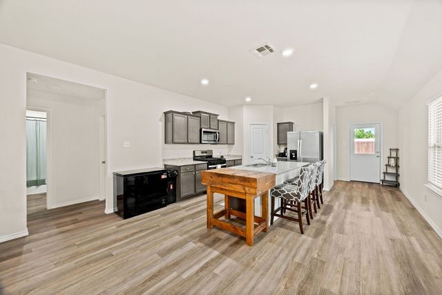822 Ramble Road, Lavon, TX 75166