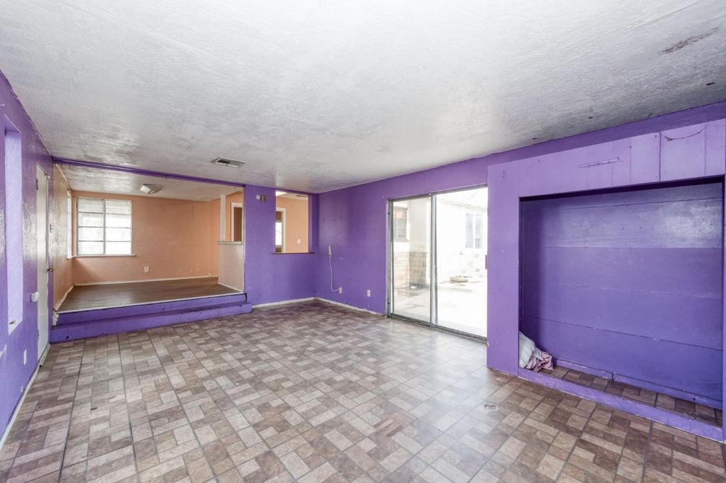 Image 10 of property listing at 122 E Eden Avenue, Fresno, CA 93706