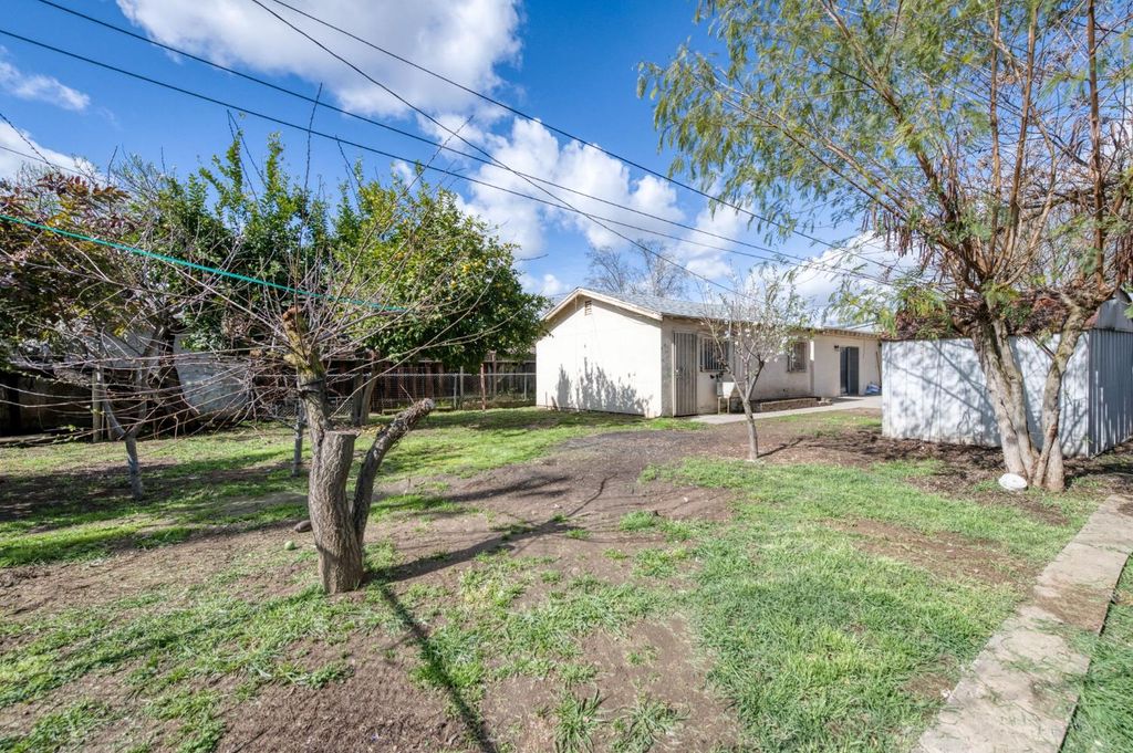Image 20 of property listing at 122 E Eden Avenue, Fresno, CA 93706