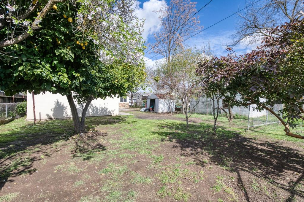 Image 21 of property listing at 122 E Eden Avenue, Fresno, CA 93706