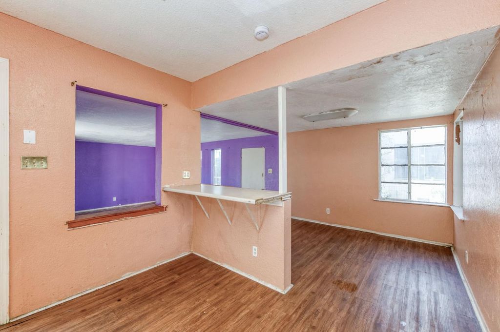 Image 6 of property listing at 122 E Eden Avenue, Fresno, CA 93706