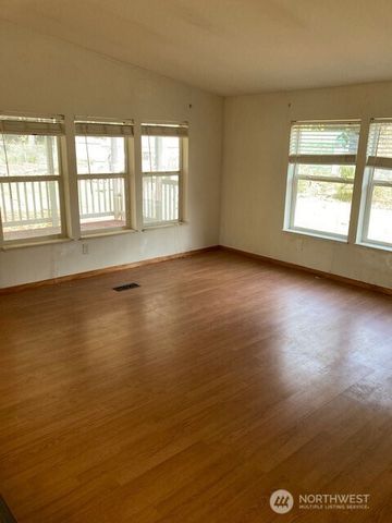 301 N Chinook Drive, Hoodsport, WA 98548