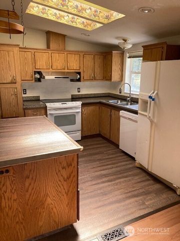 301 N Chinook Drive, Hoodsport, WA 98548