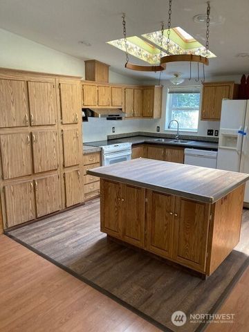 301 N Chinook Drive, Hoodsport, WA 98548