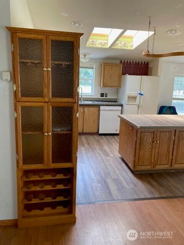 301 N Chinook Drive, Hoodsport, WA 98548