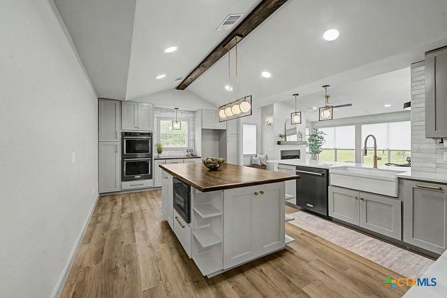 200 E Meadow Lane, Wimberley, TX 78676
