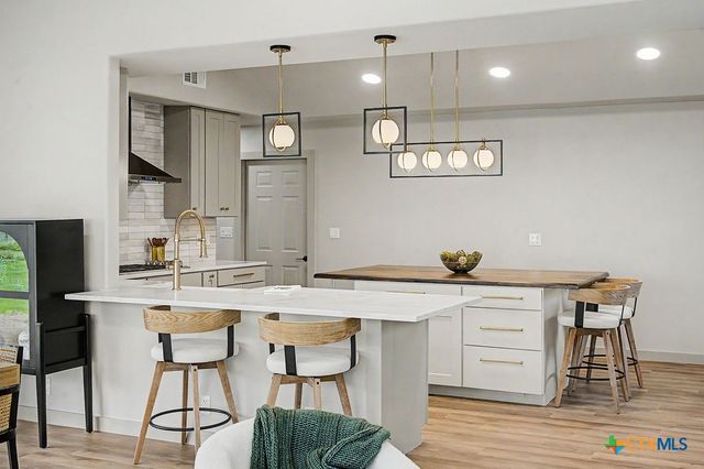 200 E Meadow Lane, Wimberley, TX 78676