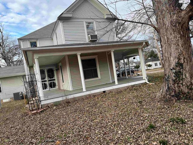 705 N LINDEN, Belle Plaine, KS 67013