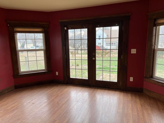 705 N LINDEN, Belle Plaine, KS 67013