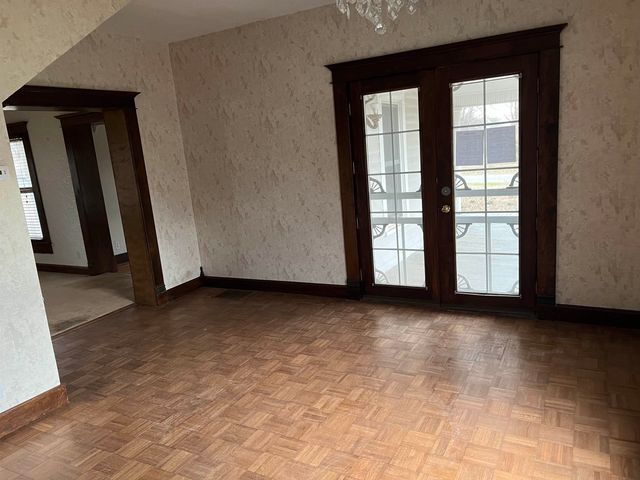 705 N LINDEN, Belle Plaine, KS 67013