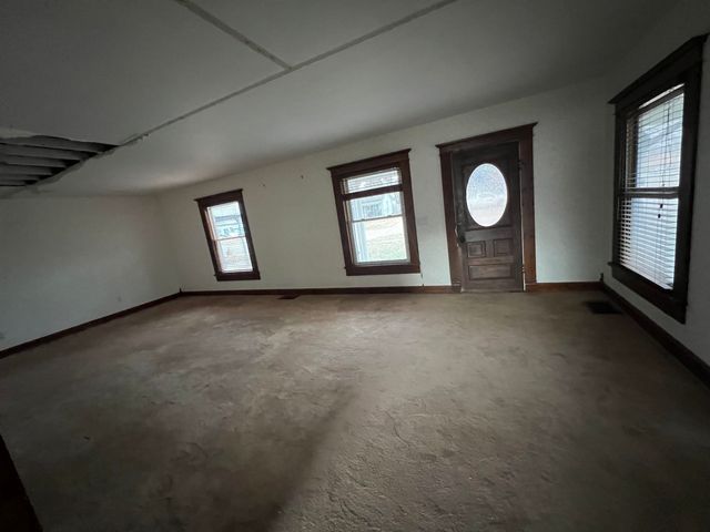 705 N LINDEN, Belle Plaine, KS 67013