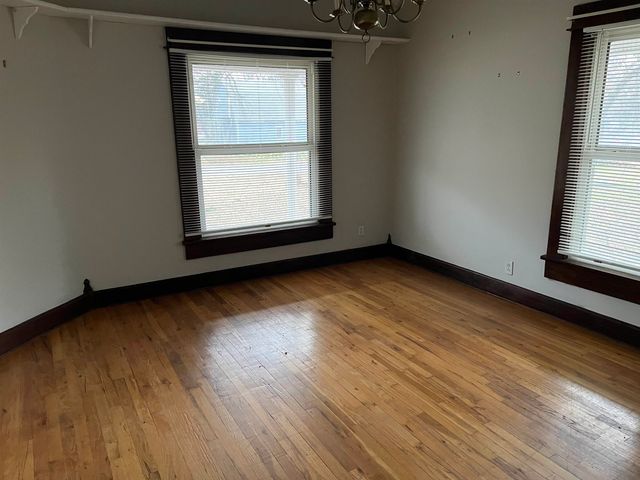 705 N LINDEN, Belle Plaine, KS 67013