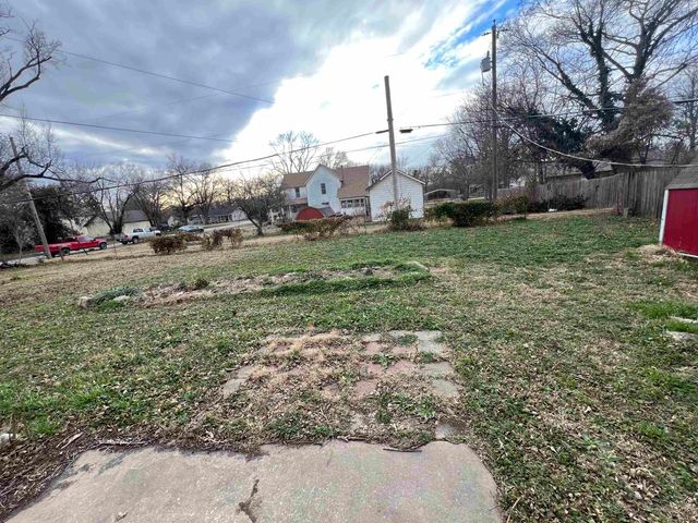 705 N LINDEN, Belle Plaine, KS 67013