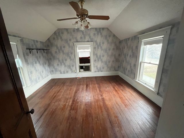 705 N LINDEN, Belle Plaine, KS 67013