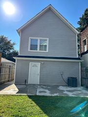 8404 S Exchange Avenue COACH, Chicago, IL 60617