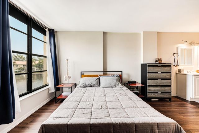 6 Royal Palm Way 303, Boca Raton, FL 33432