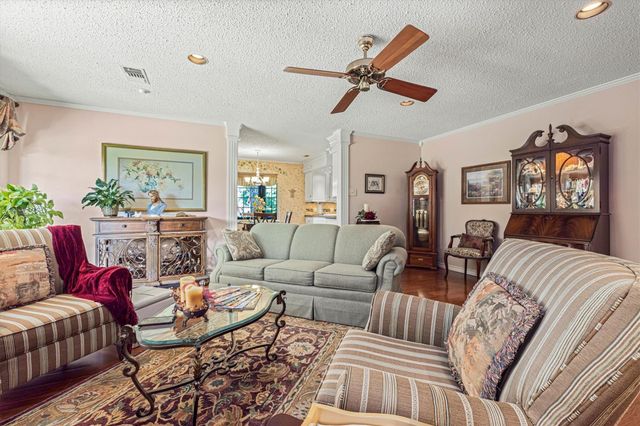 1706 23rd Avenue N, Texas City, TX 77590