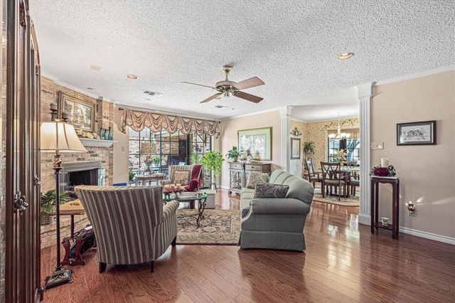 1706 23rd Avenue N, Texas City, TX 77590