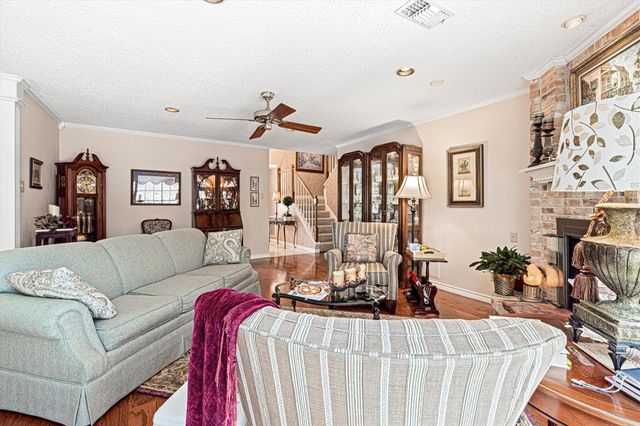 1706 23rd Avenue N, Texas City, TX 77590