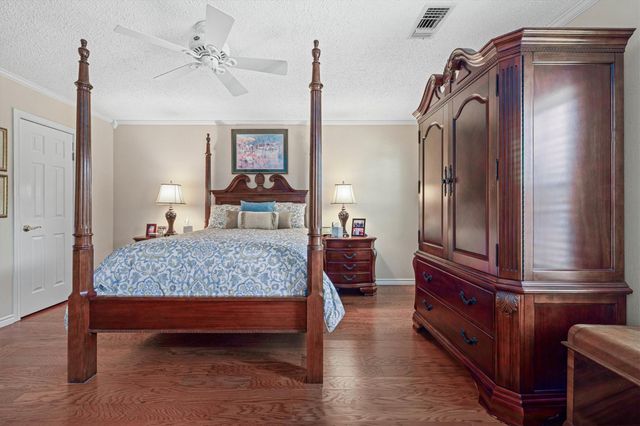 1706 23rd Avenue N, Texas City, TX 77590