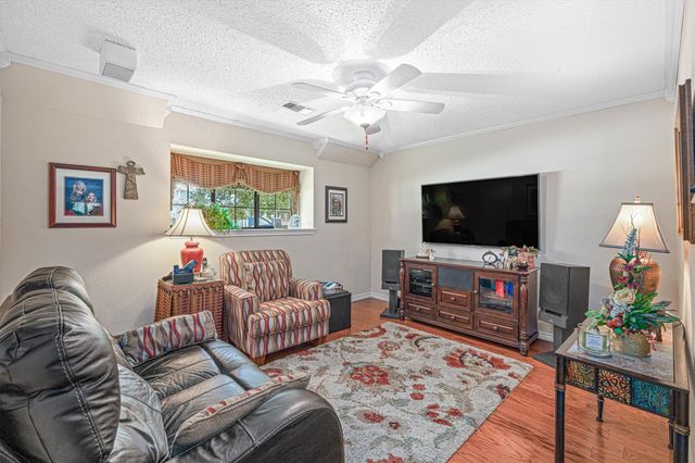 1706 23rd Avenue N, Texas City, TX 77590