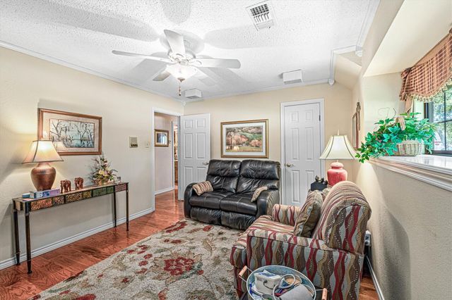 1706 23rd Avenue N, Texas City, TX 77590
