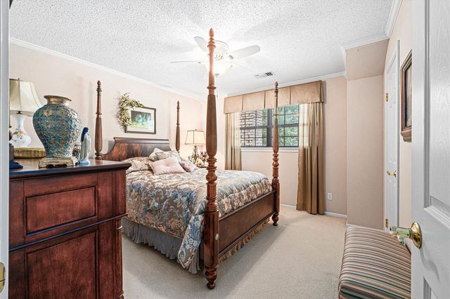1706 23rd Avenue N, Texas City, TX 77590