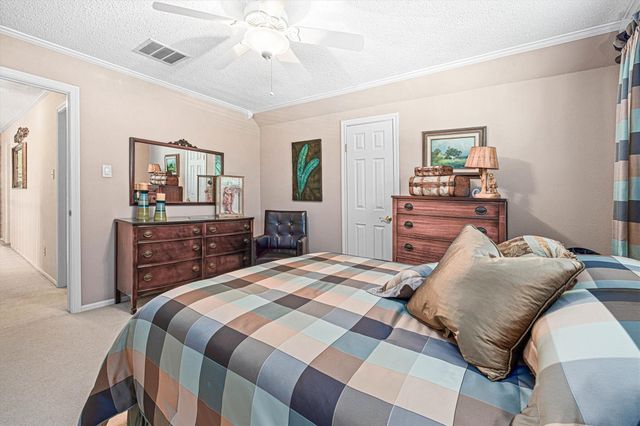 1706 23rd Avenue N, Texas City, TX 77590