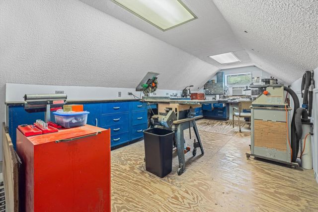 1706 23rd Avenue N, Texas City, TX 77590