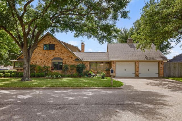1706 23rd Avenue N, Texas City, TX 77590