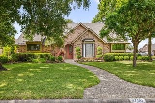 1706 23rd Avenue N, Texas City, TX 77590